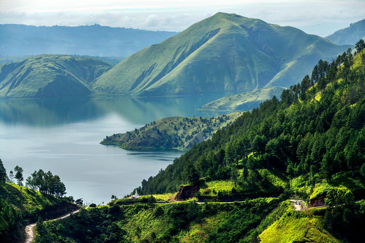 Embark on a Journey of Wonder: Discover the Enchantment of Lake Toba with Tobatransporter.com!