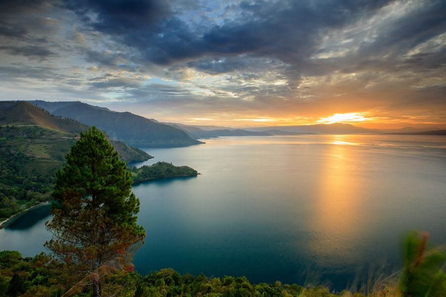 Experience the Best of Both Worlds: Medan and Lake Toba Tour Extravaganza