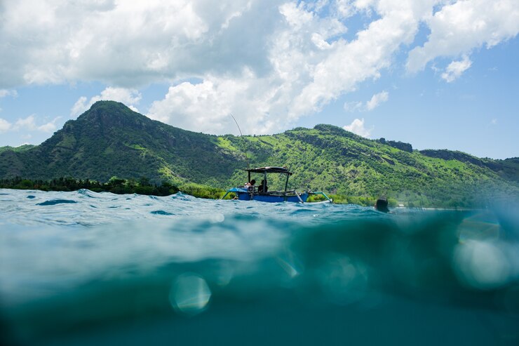 Discover the Wonders of Lake Toba with Tobatransporter.com!