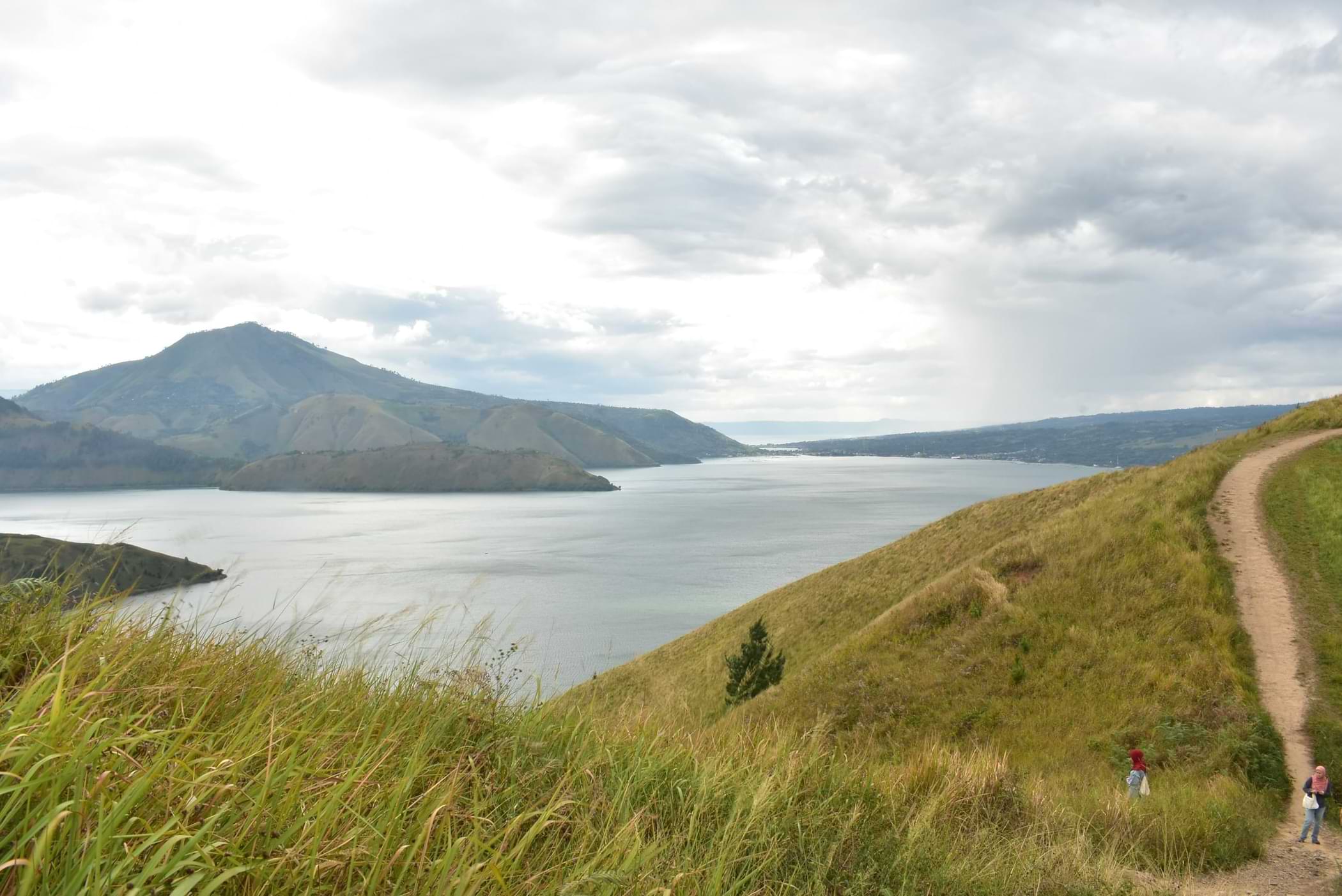 Enjoy a Memorable Vacation at Lake Toba Parapat with Tobatransporter.com