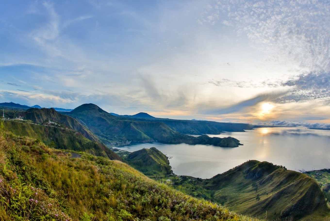 Experience Seamless Travel at Lake Toba with Tobatransporter.com: Your One-Stop Transport Solution