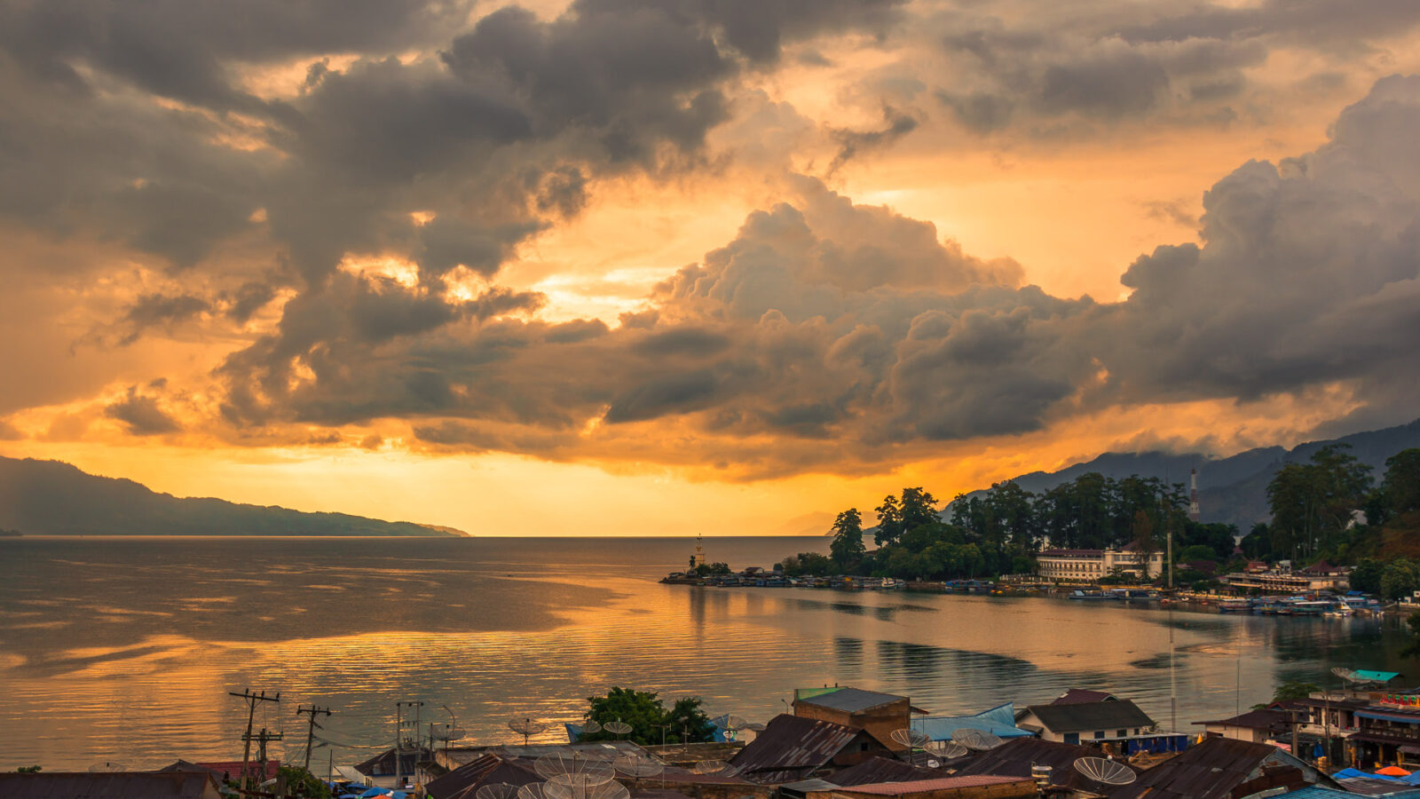 Lake Toba Tour: Experiencing Tranquility in the Heart of Sumatra