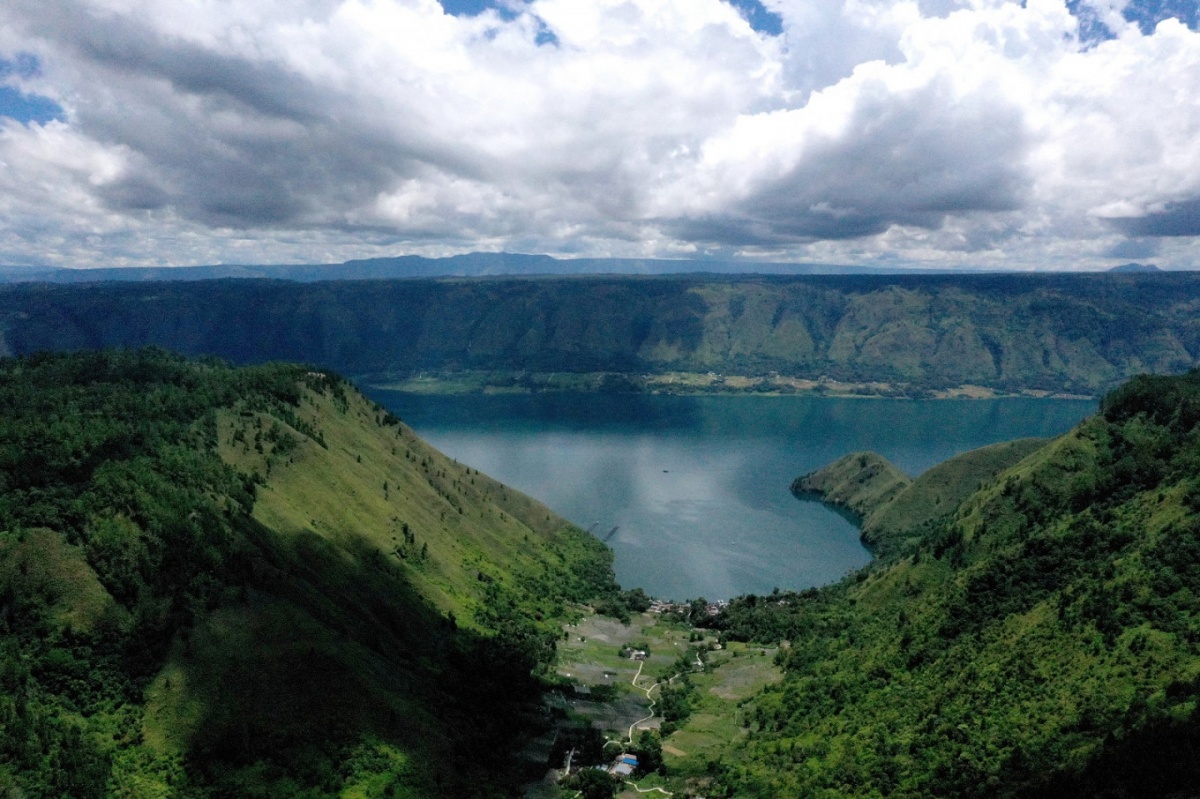 Escape the Ordinary: Tobatransporter.com Invites You to Discover Lake Toba's Magnificence