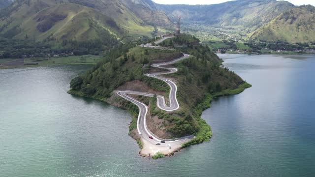 Smooth Navigation: Driving Tips to Lake Toba with Tobatransporter