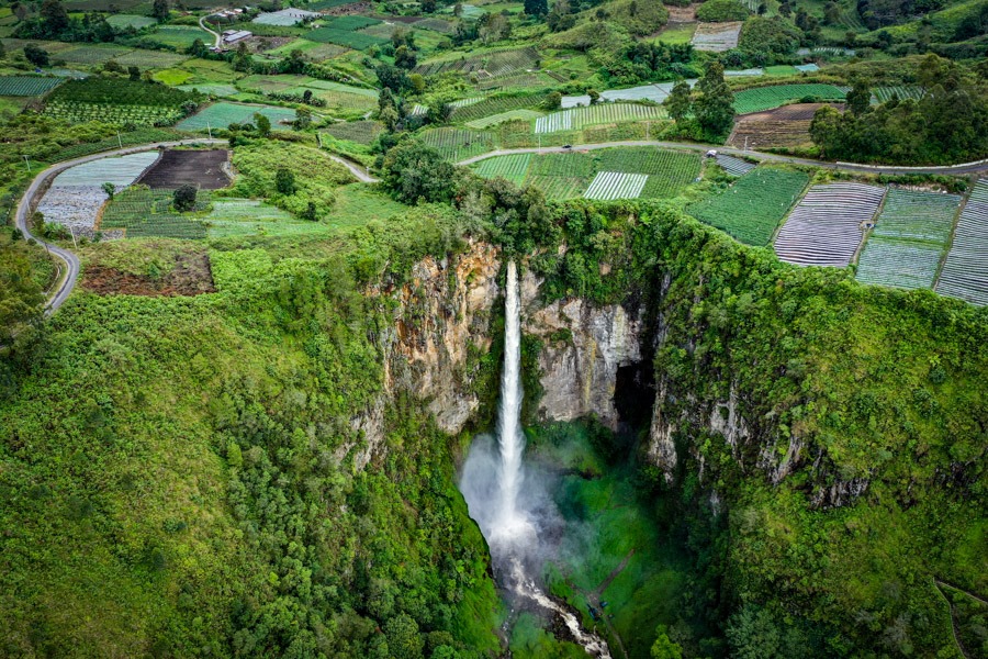 Explore the Beauty and Adventure of Lake Toba with Toba Transporter